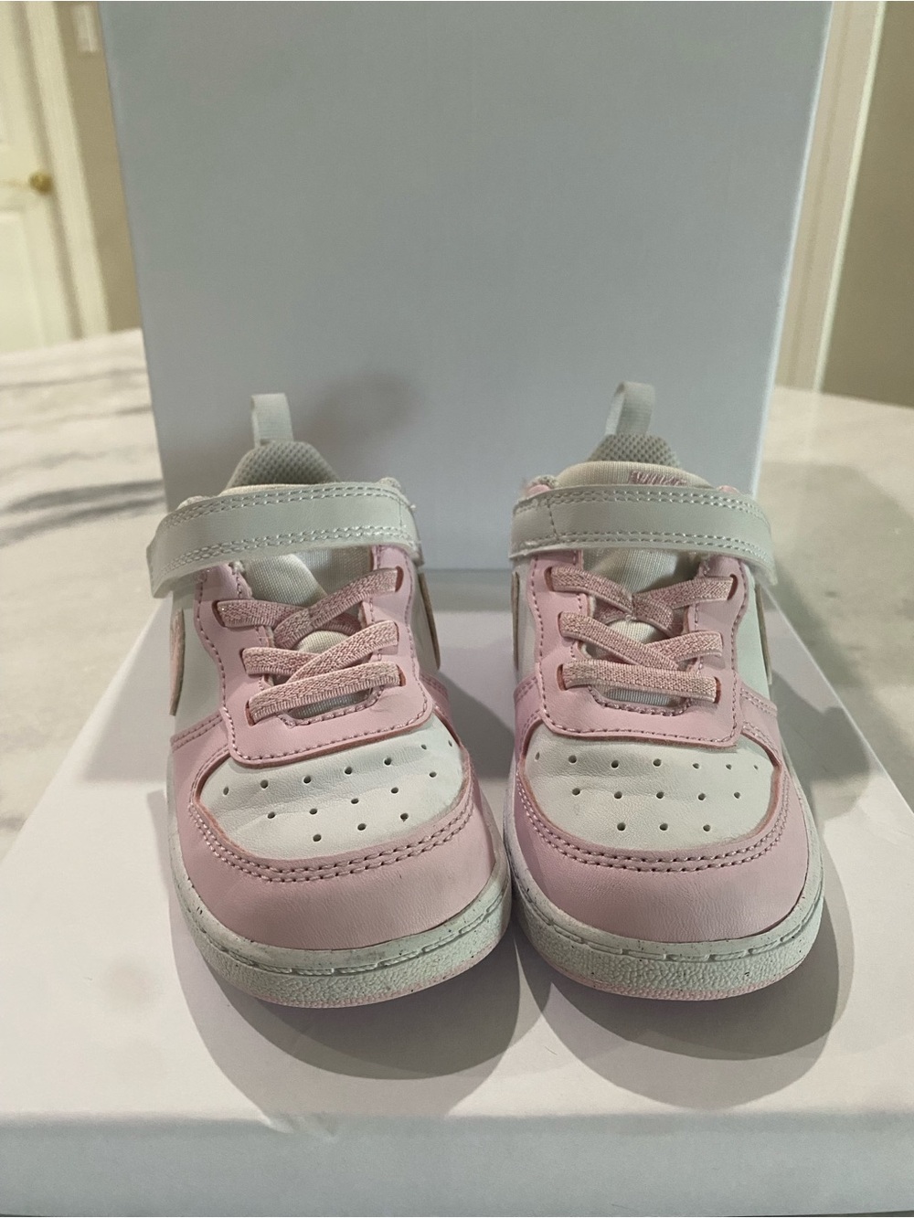 Nike Kids White and Pink Low-Top Sneakers